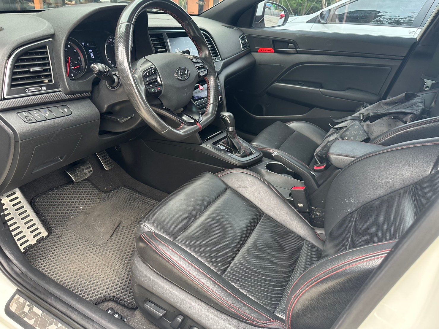 2019 Hyundai Elantra Sport Photo 3