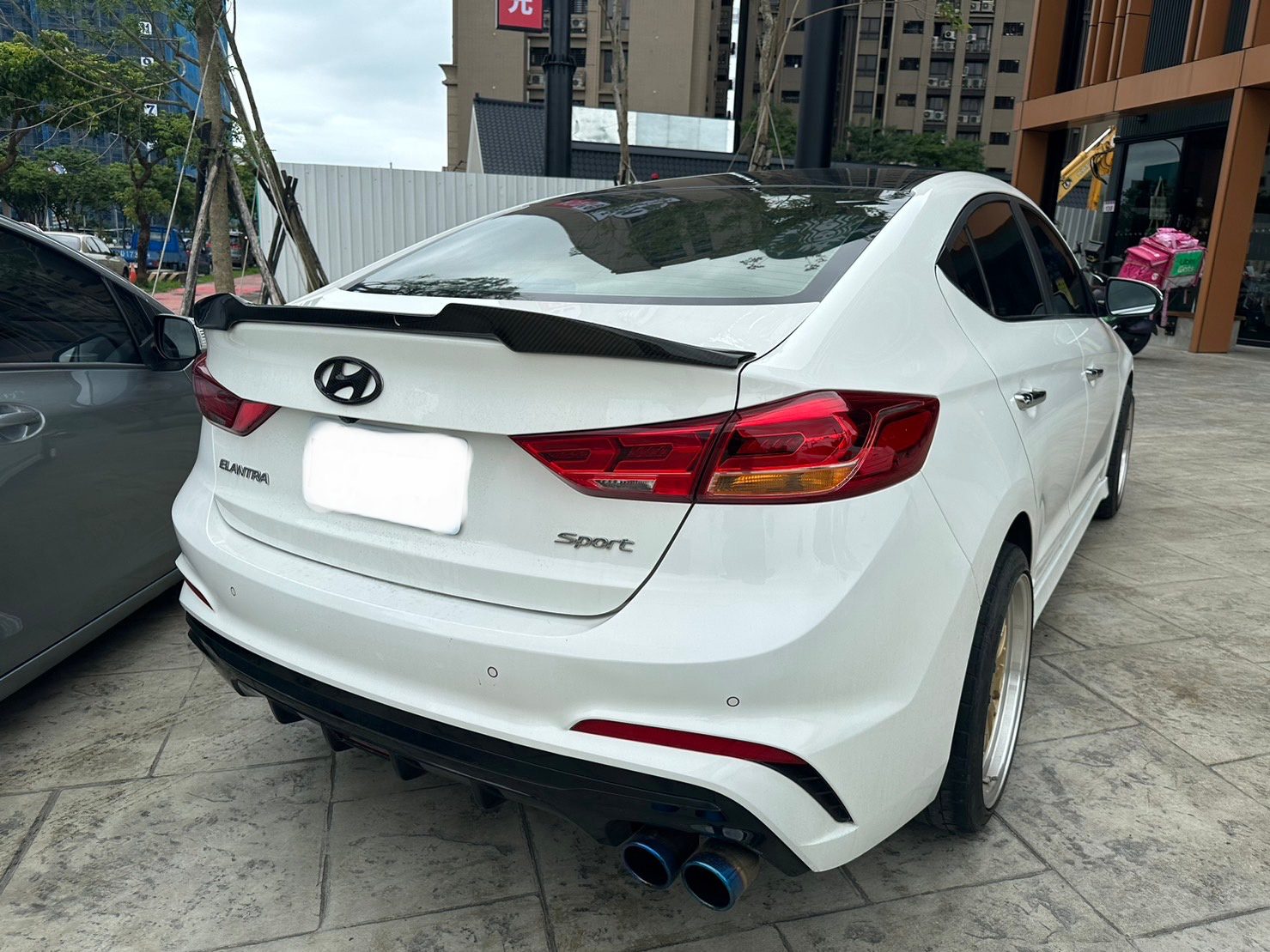 2019 Hyundai Elantra Sport Photo 2